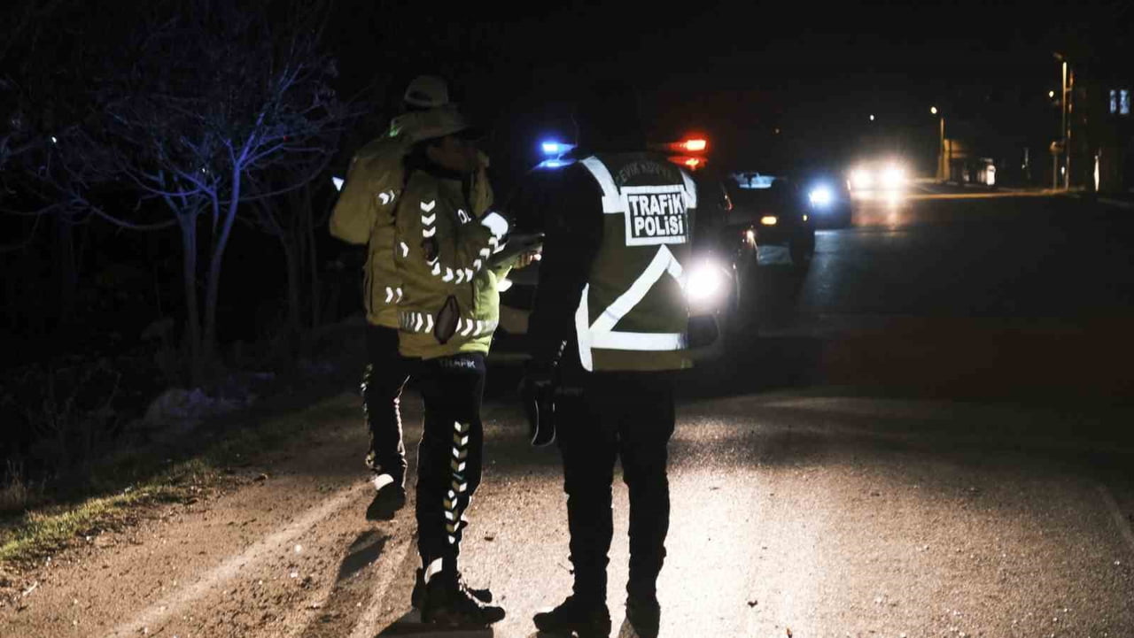 KARAMAN’DA OTOMOBİLİN ÇARPTIĞI YAŞLI KADIN YARALANDI.