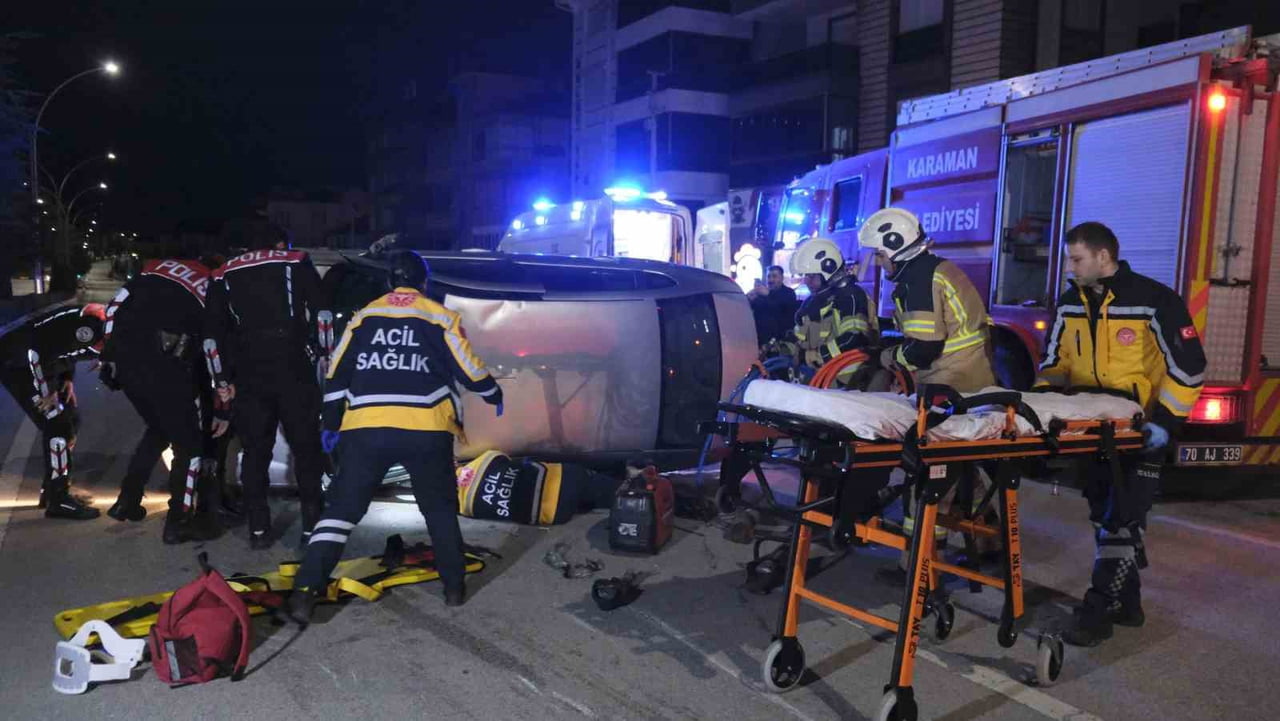 KARAMAN’DA PARK HALİNDEKİ ARACA ÇARPAN KADIN SÜRÜCÜ KULLANDIĞI OTOMOBİLİN DEVRİLMESİ SONUCU...