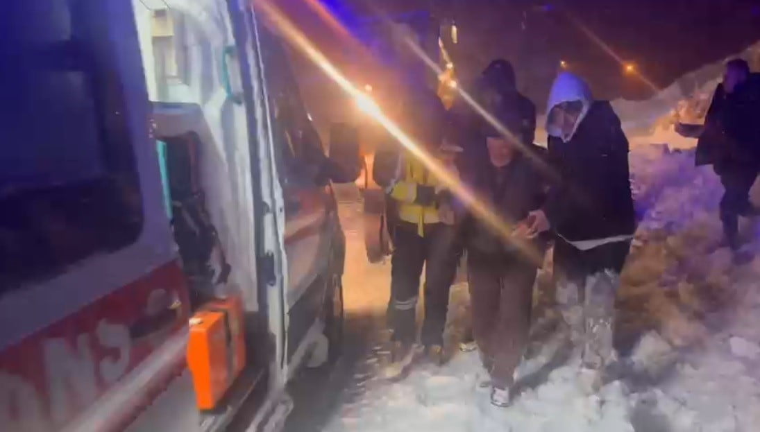 KARS'TA ETKİLİ OLAN YOĞUN KAR YAĞIŞI VE TİPİ HAYATI OLUMSUZ ETKİLEMEYE DEVAM EDERKEN, KAR...