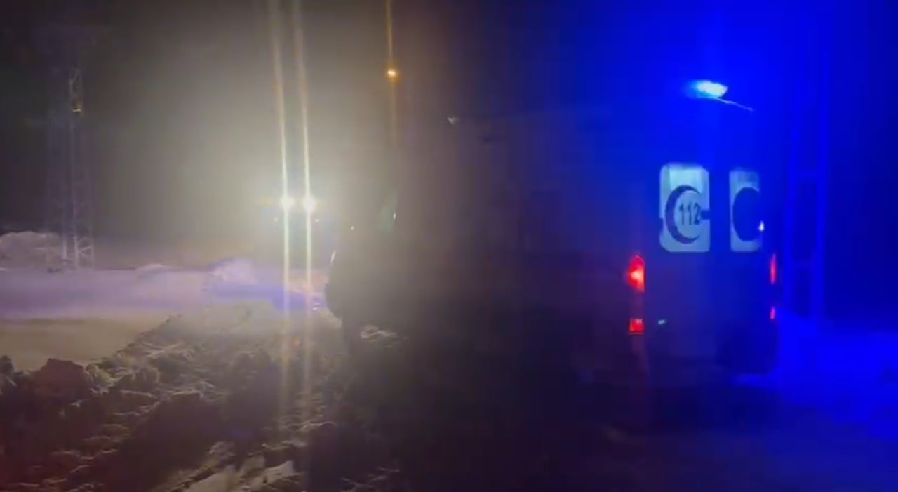 KARS'TA ETKİLİ OLAN YOĞUN KAR YAĞIŞI VE TİPİ NEDENİYLE 32 KÖY YOLU ULAŞIMA KAPANIRKEN, İL ÖZEL...