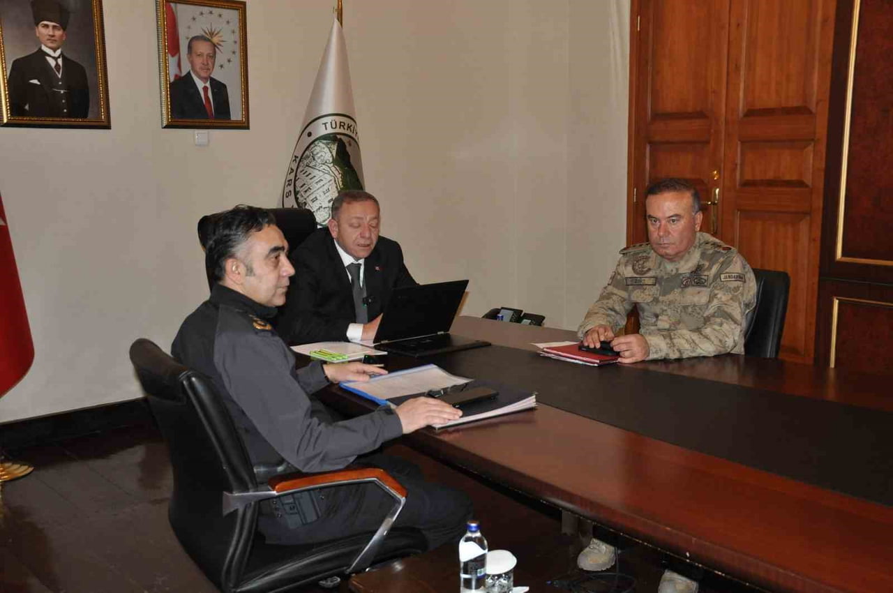 KARS’TA ARALIK AYI ASAYİŞ VE GÜVENLİK TOPLANTISI YAPILDI(KARS-İHA)