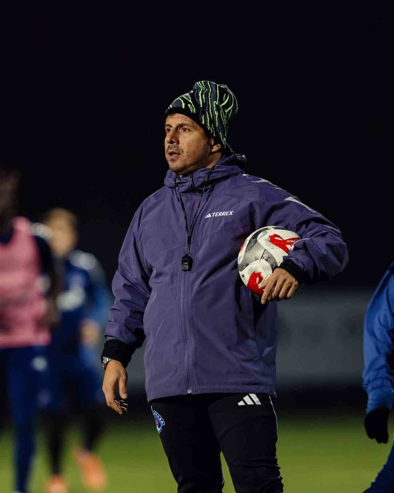 KASIMPAŞA, DEVRE ARASI KAMP HAZIRLIKLARI İÇİN BULUNDUĞU ANTALYA’DA AKŞAM YAPTIĞI ANTRENMANLA...