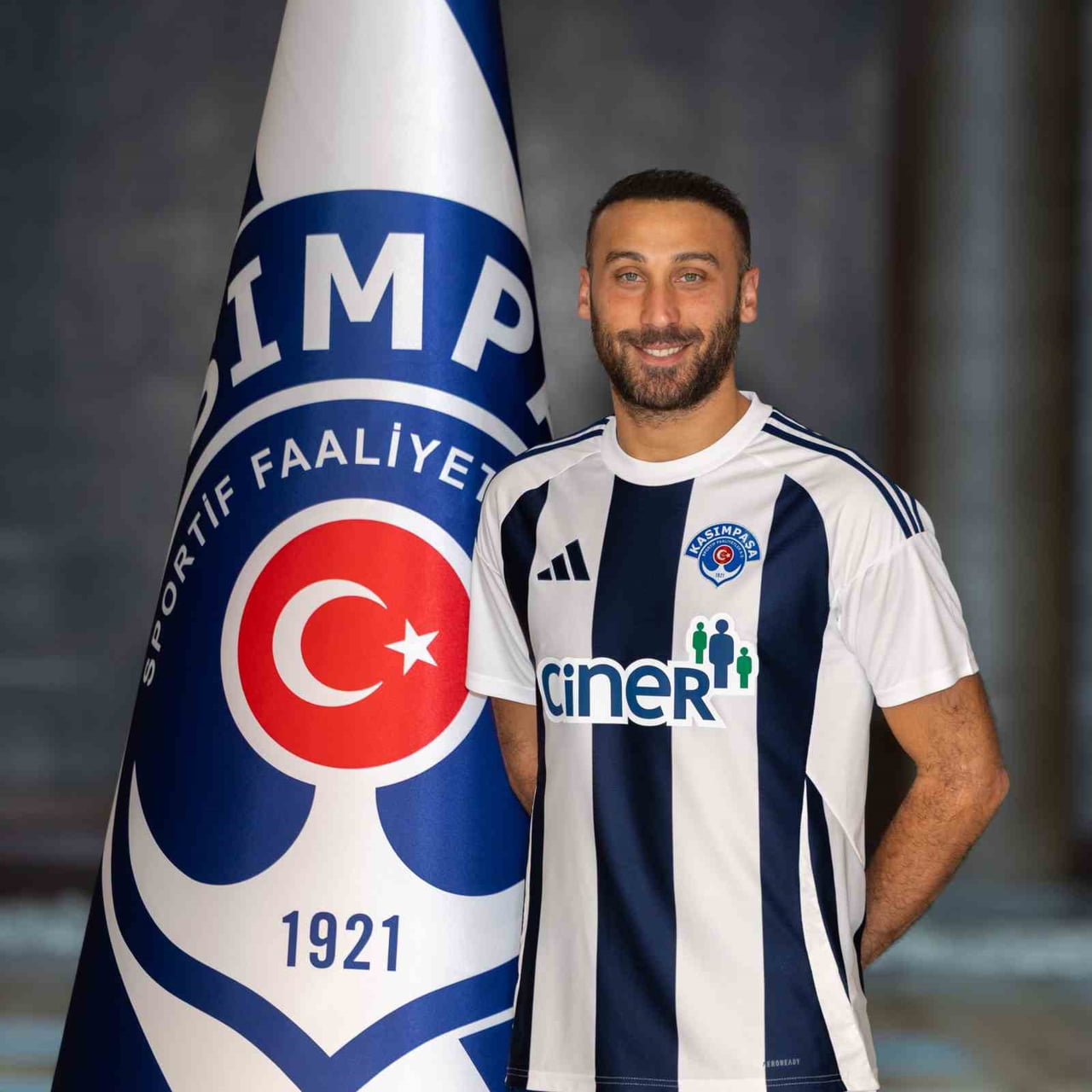 KASIMPAŞA SON OLARAK FENERBAHÇE'DE FORMA GİYEN GOLCÜ FUTBOLCU CENK TOSUN'U KADROSUNA KATTIĞINI...
