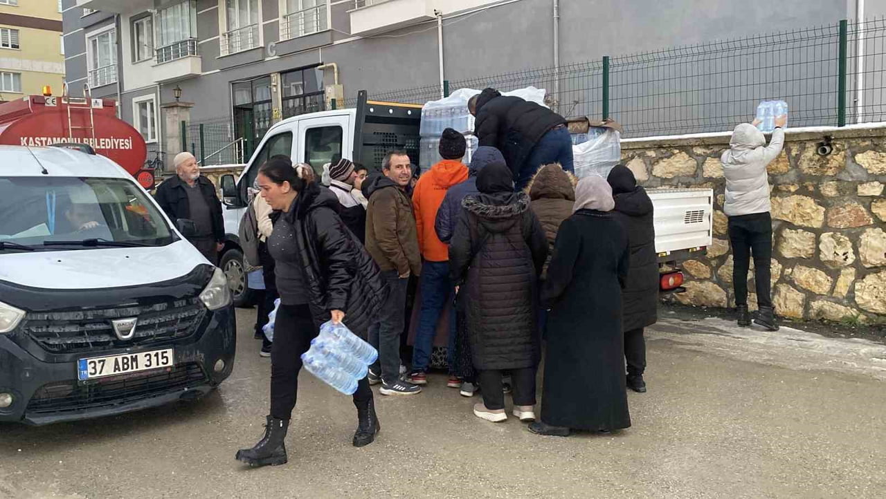 KASTAMONU'DA İSALE HATTINDAKİ ARIZANIN ARDINDAN YAŞANAN SU KESİNTİSİ BAZI MAHALLELERDE DEVAM...