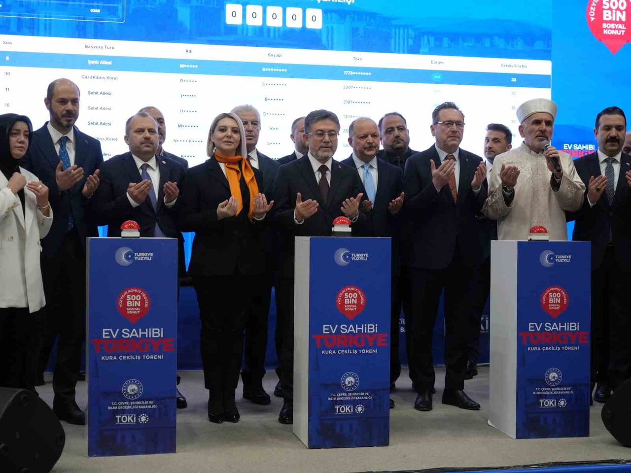 KASTAMONU’DA 500 BİN SOSYAL KONUT PROJESİ KAPSAMINDA İNŞA EDİLECEK 2 BİN 380 KONUTUN KURA ÇEKİMİ...