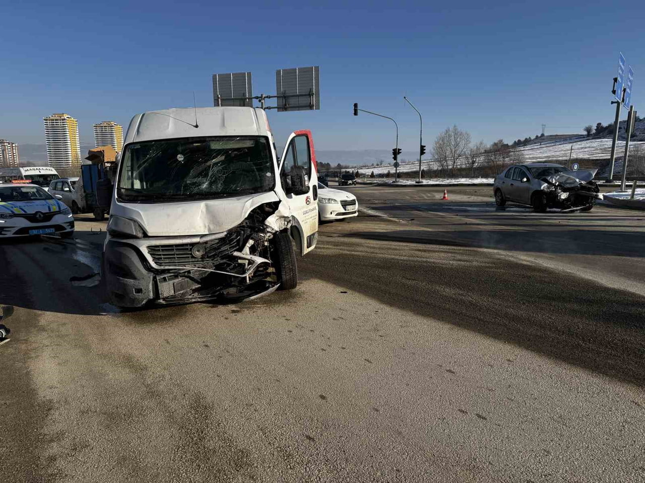 KASTAMONU’DA PANELVAN MİNİBÜS İLE OTOMOBİLİN ÇARPIŞMASI NETİCESİNDE MEYDANA GELEN KAZADA 1 KİŞİ...