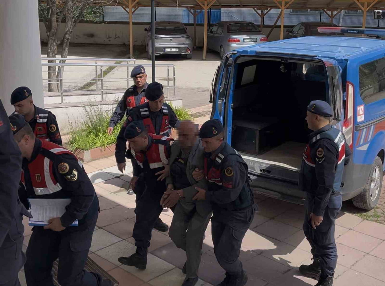 KASTAMONU’NUN TAŞKÖPRÜ İLÇESİNDE HUSUMETLİ OLDUĞU KARI-KOCAYI VURAN SANIK, "ELİNİ BELİNE ATINCA...