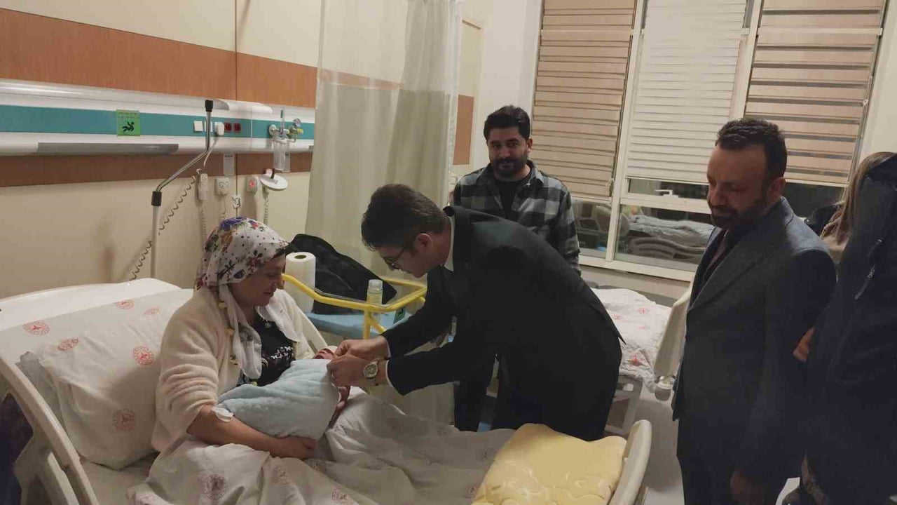 KAYMAKAM ÇEYREK TAKARKEN