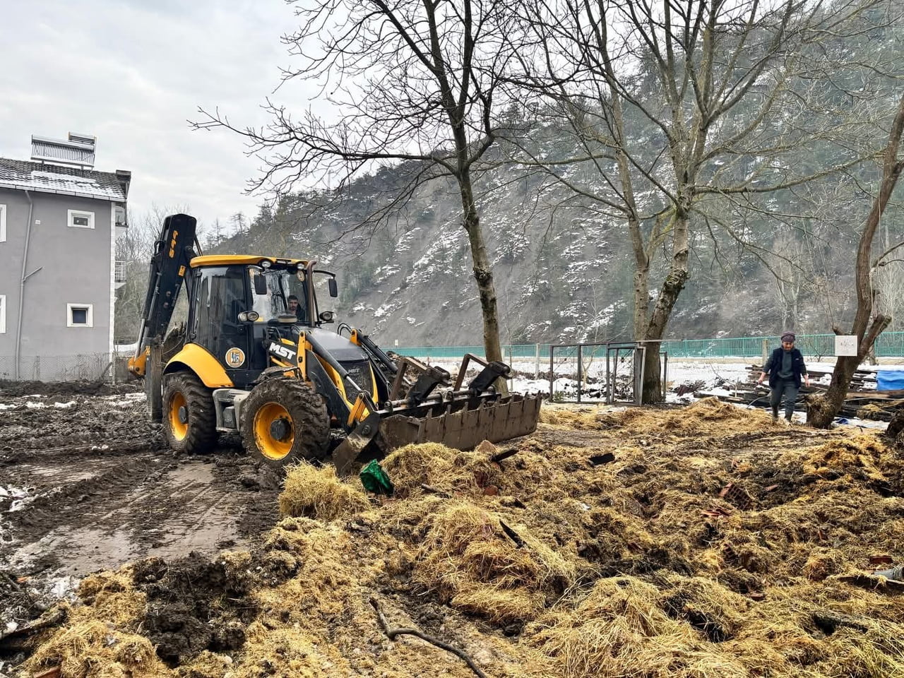 KAYMAKAM YANAN MOBİLYA ATÖLYESİNİ İNCELEDİ