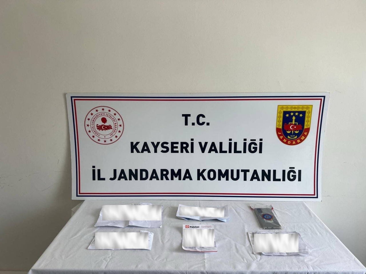 KAYSERİ'DE JANDARMA EKİPLERİ TARAFINDAN TEFECİLİK YAPAN ŞAHISLARA YÖNELİK YAPILAN OPERASYONDA, 2...