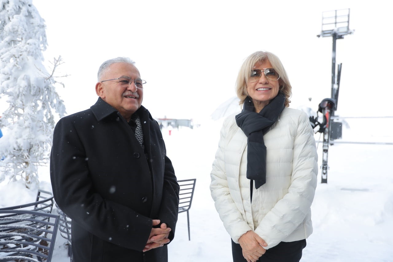 KAYSERİ BÜYÜKŞEHİR BELEDİYE BAŞKANI DR. MEMDUH BÜYÜKKILIÇ, TÜRKİYE’NİN VE DÜNYANIN SAYILI KAYAK...