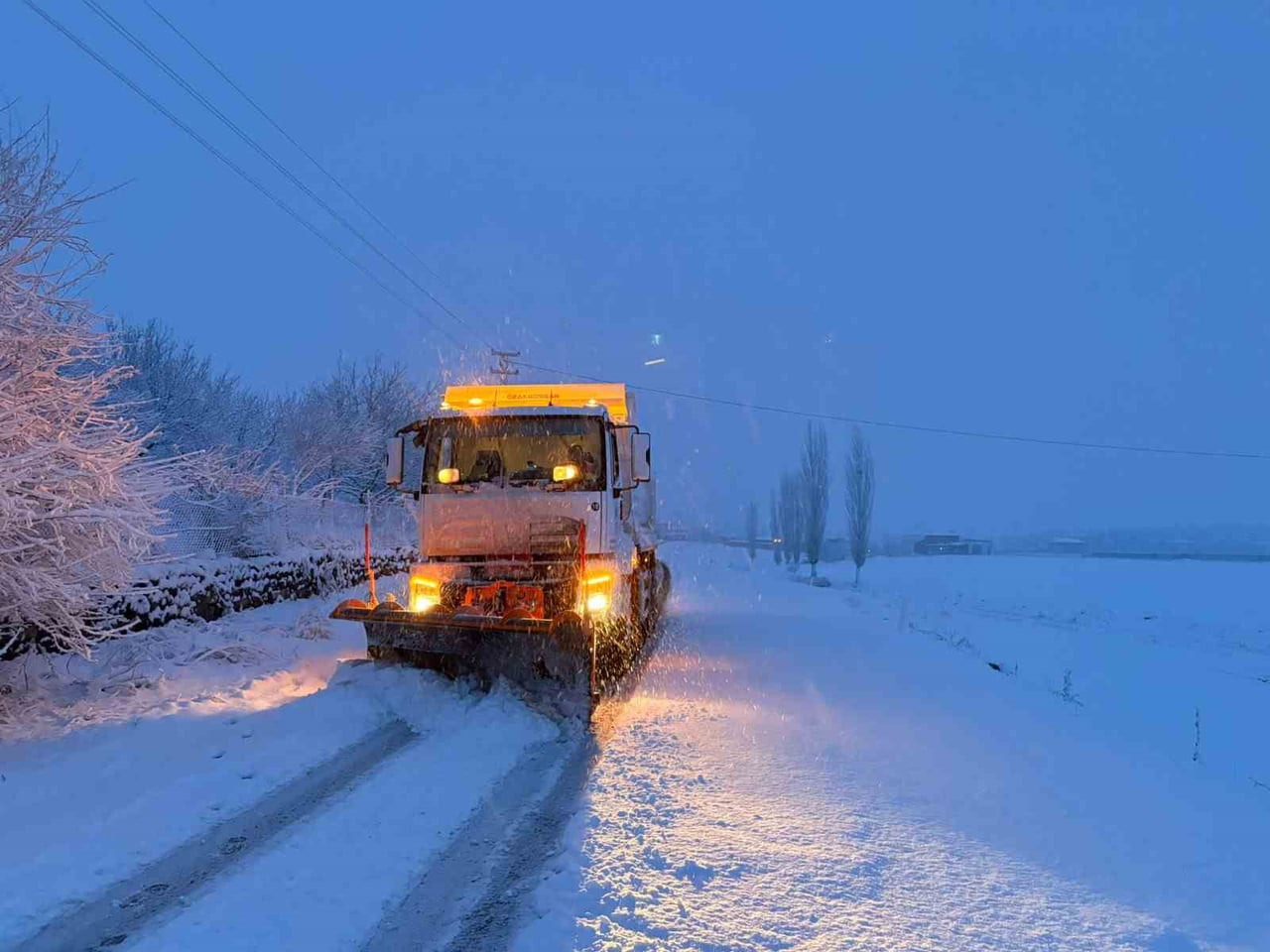 KAYSERİ BÜYÜKŞEHİR BELEDİYESİ, KENT GENELİNDE ETKİSİNİ SÜRDÜREN KAR YAĞIŞI VE TİPİ SONRASI...