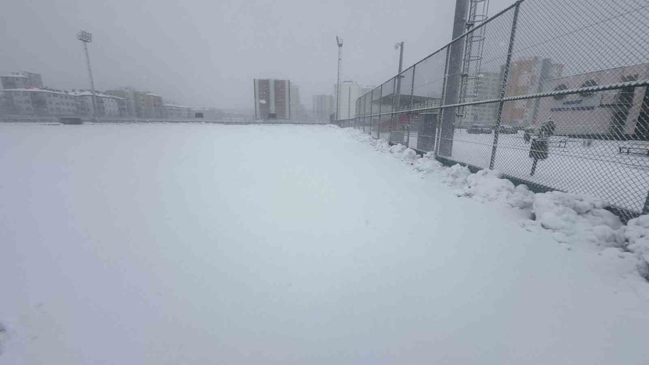 KAYSERİ’DE KAR YAĞIŞI NEDENİ İLE BUGÜN OYNANMASI GEREKEN U18 LİGİ VE U14 LİGİ MÜSABAKALARI...