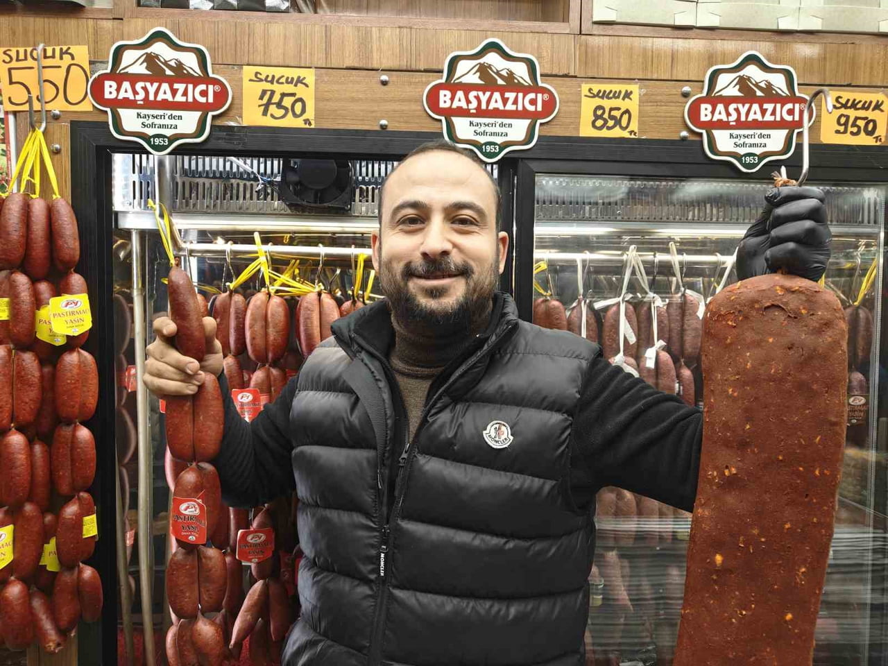 KAYSERİ’DE PASTIRMACILIK YAPAN YASİN GÜZEL, HAVALARIN SOĞUMASI İLE BİRLİKTE PASTIRMA VE SUCUĞA...