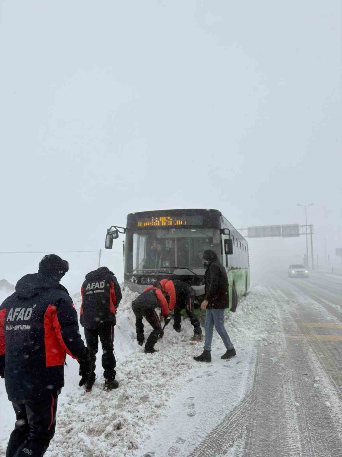 KAYSERİ’NİN HACILAR İLÇESİNDE ANİDEN BASTIRAN TİPİ NEDENİYLE MEYDANA GELEN KAZAYA EKİPLER MÜDAHALE...