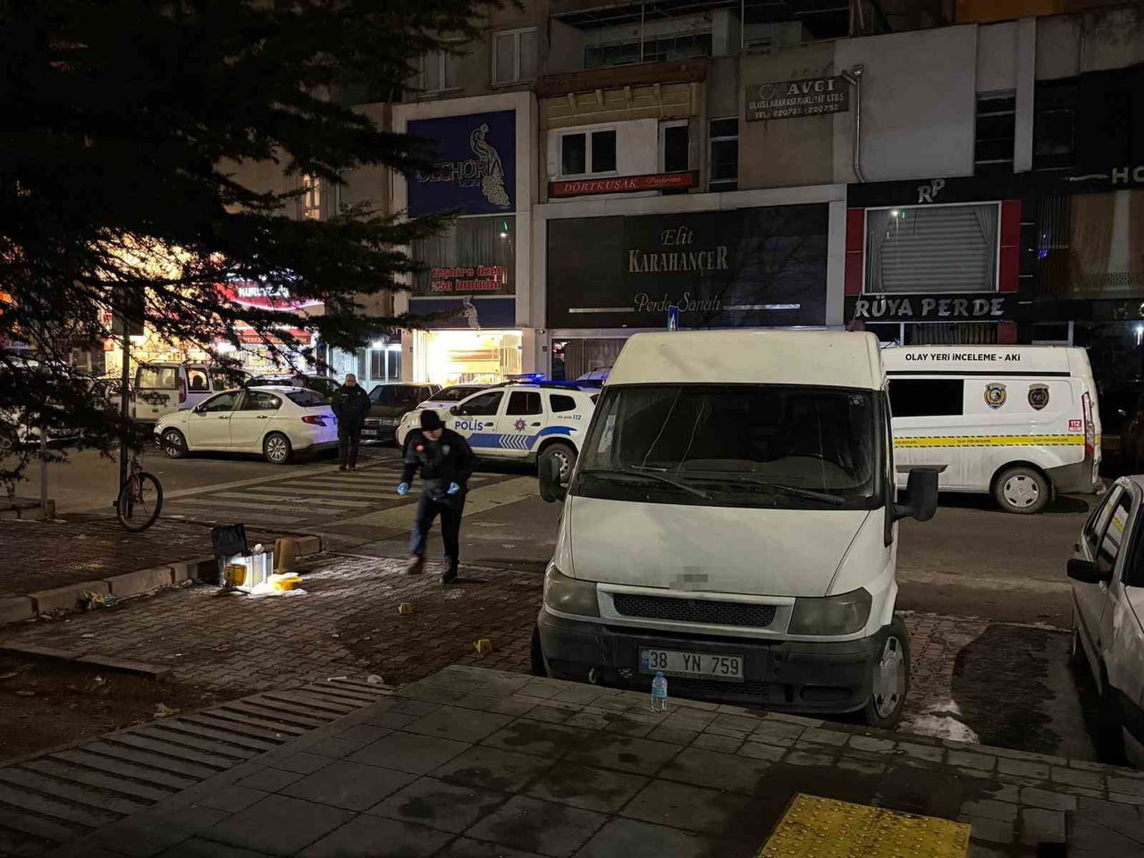 KAYSERİ’NİN KOCASİNAN İLÇESİNDE YABANCI UYRUKLU BİR ŞAHIS, YOLDA KARŞILAŞTIĞI YABANCI UYRUKLU 3...