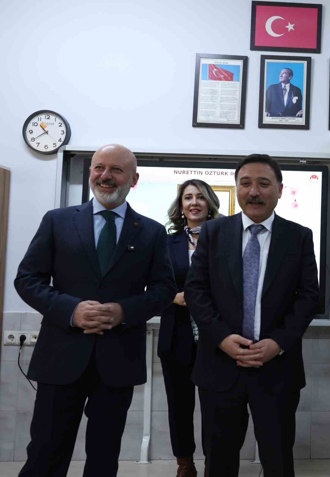 KAYSERİ VALİSİ GÖKMEN ÇİÇEK; KOCASİNAN BELEDİYESİ TARAFINDAN İLKOKUL VE ORTAOKUL ÖĞRENCİLERİNE...