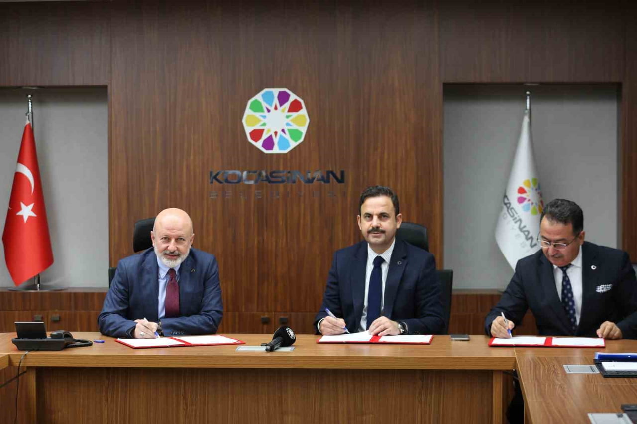 KAYSERİ VALİSİ GÖKMEN ÇİÇEK; KOCASİNAN BELEDİYESİ TARAFINDAN İLKOKUL VE ORTAOKUL ÖĞRENCİLERİNE...