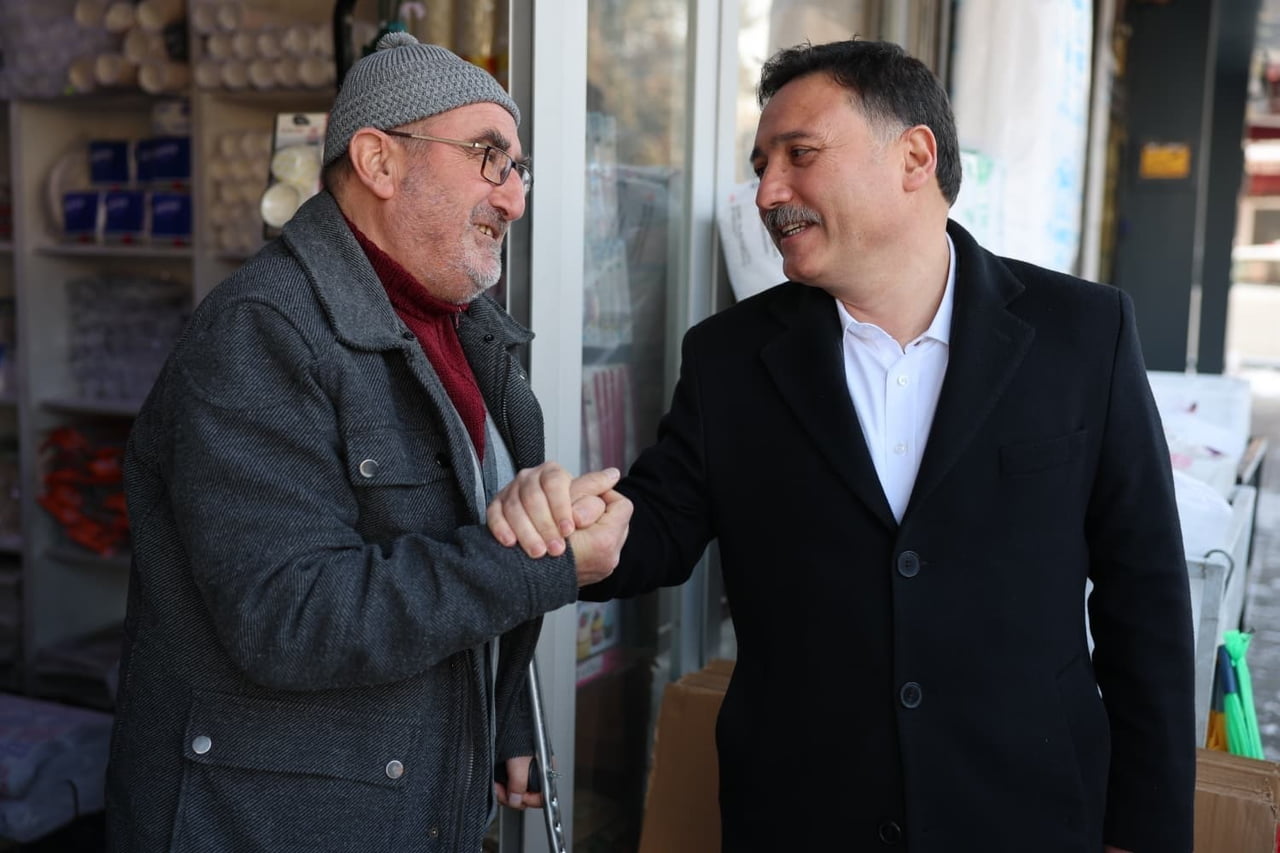 KAYSERİ VALİSİ GÖKMEN ÇİÇEK, YILIN İLK MESAİ GÜNÜNDE HUNAT MAHALLESİ’NDE ESNAF VE VATANDAŞLARIMIZA...