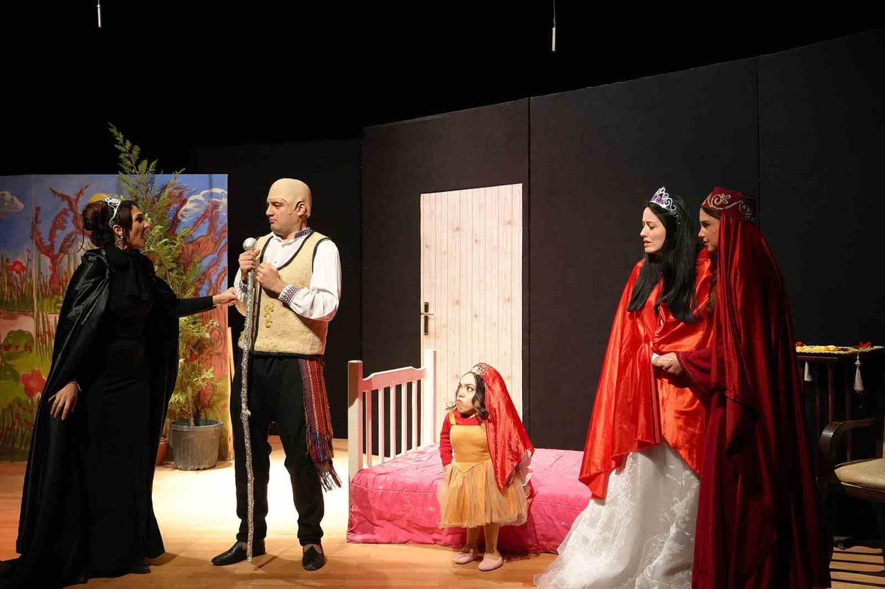 KEÇİÖREN BELEDİYESİ TARAFINDAN DÜZENLENEN ‘KELOĞLAN SİHİRLİ ASA’ ADLI TİYATRO OYUNU İLE ÇOCUKLAR...