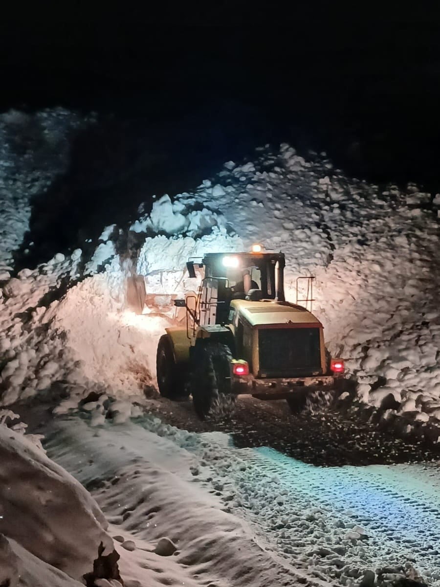 KEMALİYE’DE KAPANAN GRUP KÖY YOLLARI ULAŞIMA AÇILDI