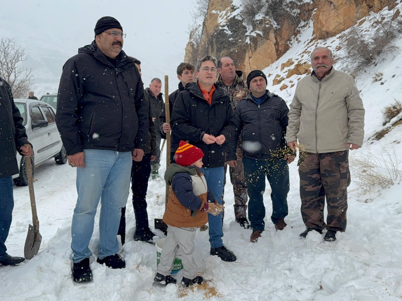 KEMALİYE’DE YABAN HAYVANLARI İÇİN YEMLEME FAALİYETİ GERÇEKLEŞTİRİLDİ