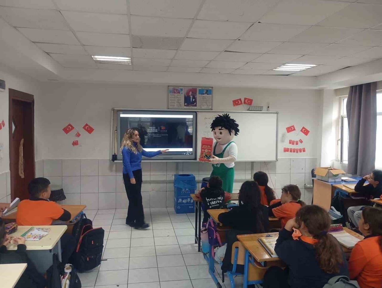 KEMER BELEDİYESİ İKLİM DEĞİŞİKLİĞİ VE SIFIR ATIK MÜDÜRLÜĞÜ, ÇEVRE BİLİNCİNİN ARTIRILMASI AMACIYLA...