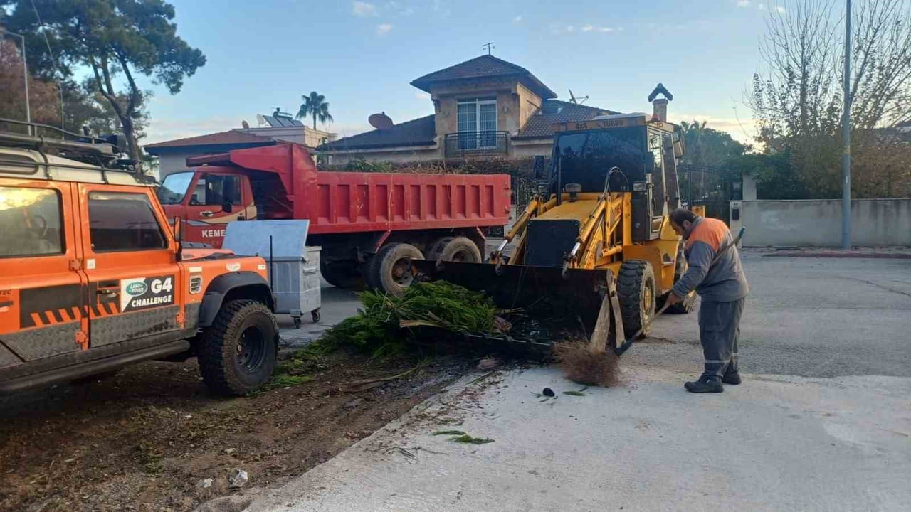 KEMER BELEDİYESİ TEMİZLİK İŞLERİ MÜDÜRLÜĞÜ EKİPLERİ, 2025 YILINDA YAPTIĞI FAALİYETLER KAPSAMINDA 7...