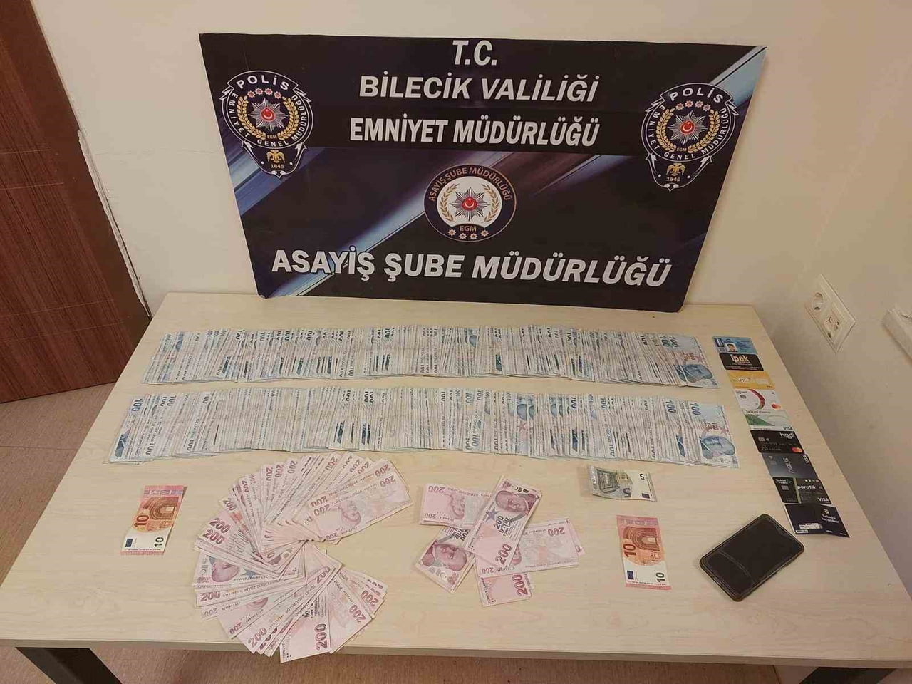 KENDİSİNİ JANDARMA OLARAK TANITARAK, 500 BİN TL’LİK DOLANDIRICILIK ÇÖKERTİLDİ