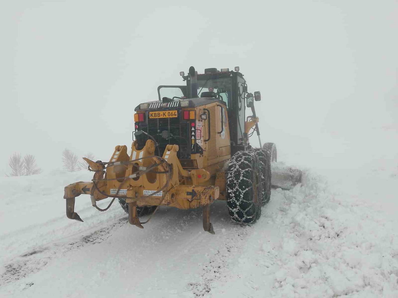 KENT GENELİNDE ETKİLİ OLAN KAR YAĞIŞI VE TİPİ SONRASI 12 İLÇEDE TOPLAM 146 MAHALLE YOLUNU ULAŞIMA...