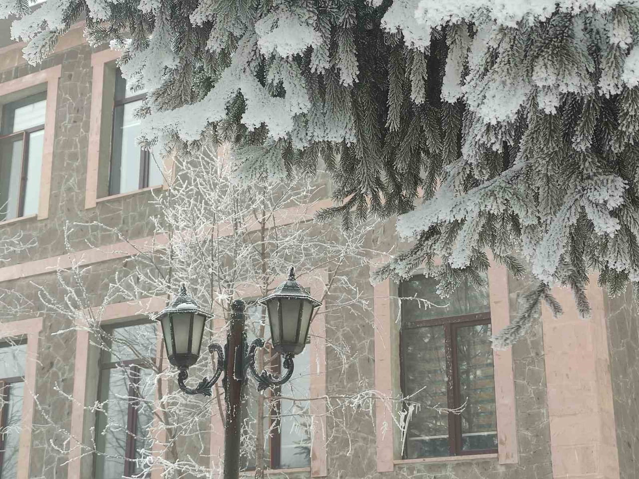 KENTTE ETKİLİ OLAN DONDURUCU SOĞUKLAR YAŞAMI OLUMSUZ ETKİLEDİ. GECE SAATLERİNDEN İTİBAREN HAVA...