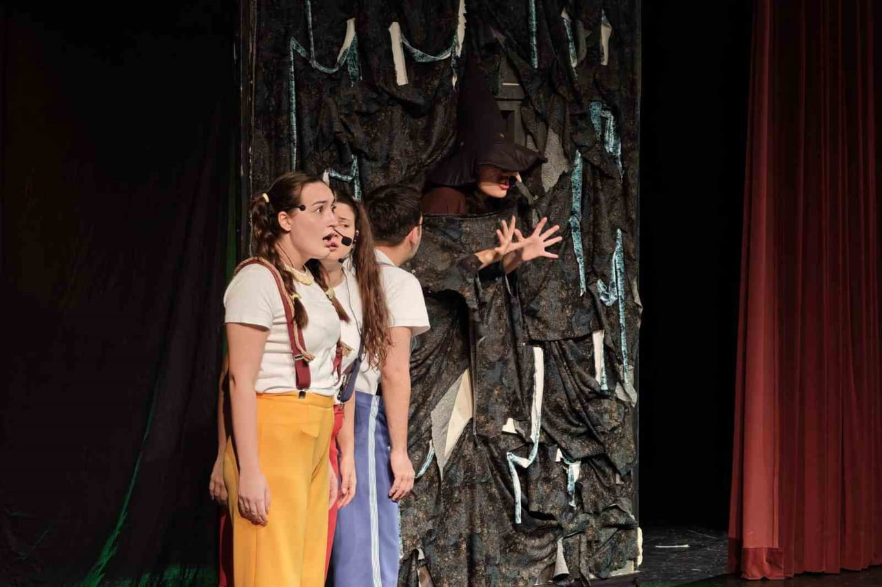 KEPEZ BELEDİYESİ, YENİ YILIN İLK ÇOCUK OYUNUNU SANATSEVER MİNİKLERLE BULUŞTURDU. ERDEM BAYAZIT...