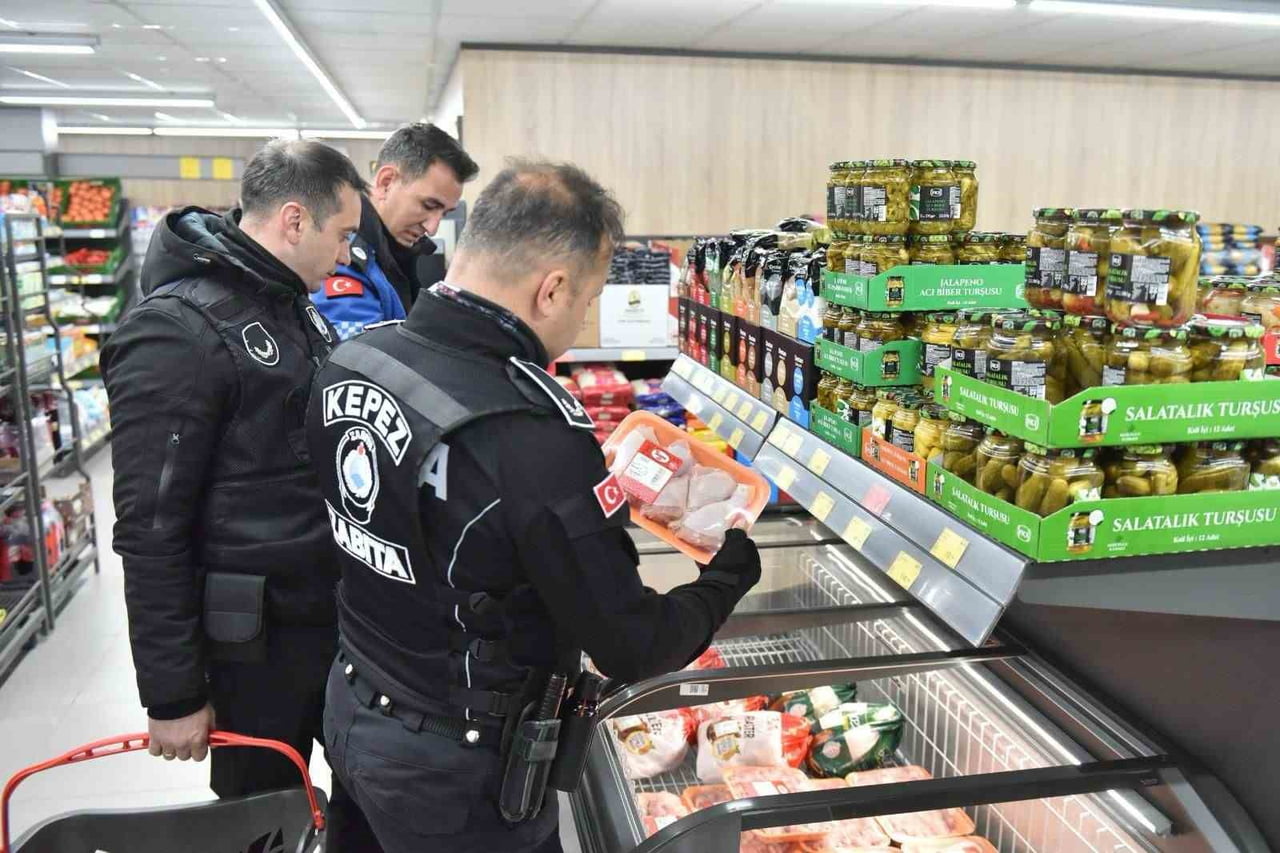 KEPEZ BELEDİYESİ ZABITA MÜDÜRLÜĞÜ EKİPLERİ, İLÇE GENELİNDE FAALİYET GÖSTEREN ZİNCİR VE YEREL...