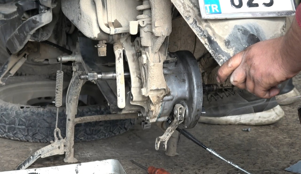 KİLİS’TE MOTOSİKLET SÜRÜCÜLERİNDEN KIŞ LASTİĞİ UYARISI