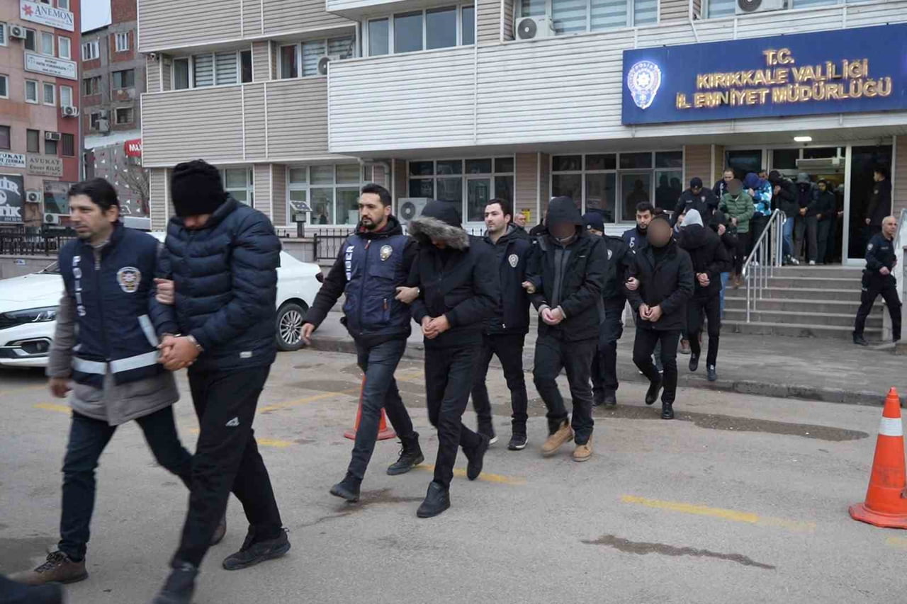 KIRIKKALE’DE DÜZENLENEN YASA DIŞI BAHİS OPERASYONUNDA ADLİYEYE SEVK EDİLEN ŞÜPHELİLERDEN 14’Ü...