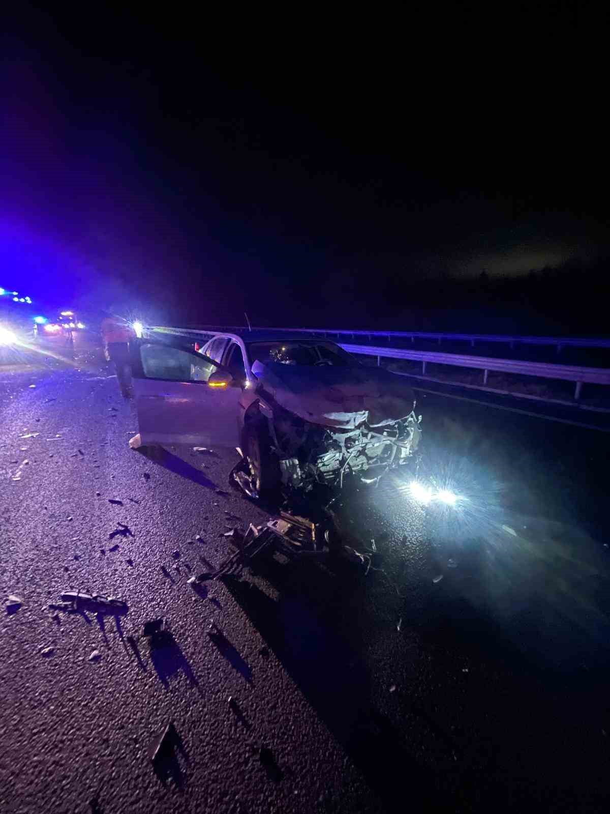 KIRKLARELİ'NİN BABAESKİ İLÇESİNDE OTOYOLDA İKİ OTOMOBİLİN ÇARPIŞTIĞI KAZADA 6 KİŞİ...