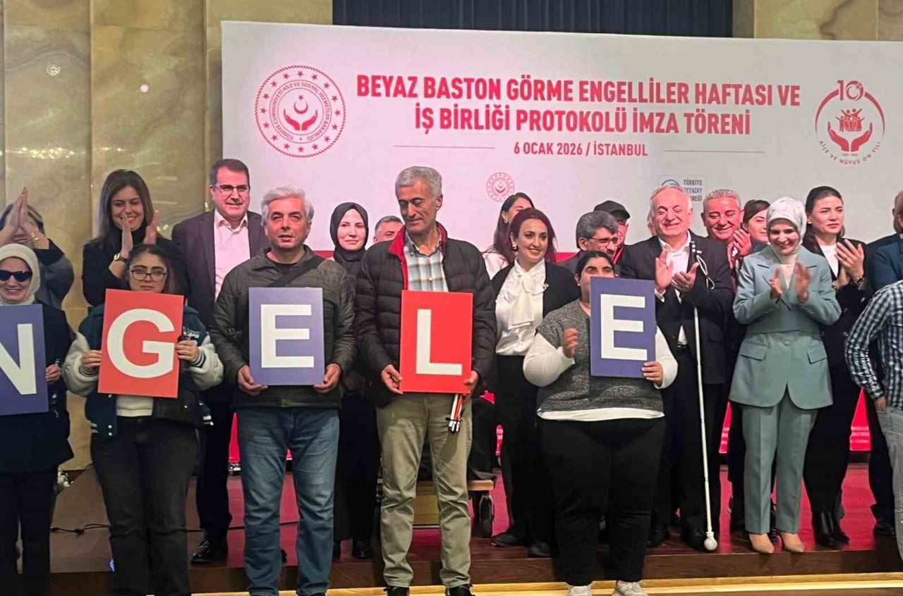 KIRŞEHİR BEYAZ AY DERNEĞİ ŞUBE BAŞKANI ADNAN GÖÇMEN, İSTANBUL'DA DÜZENLENEN GÖRME ENGELLİLER...