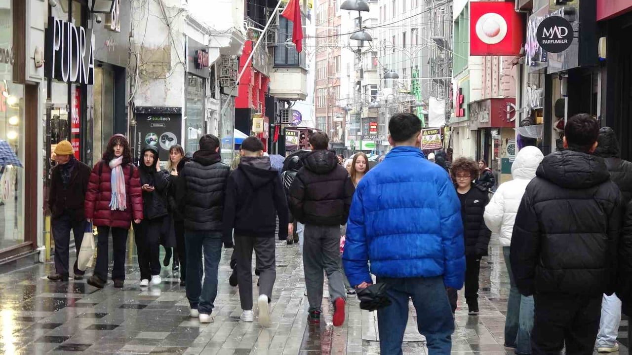 KIŞ MEVSİMİNE GİRİLMESİYLE BİRLİKTE HAVA SICAKLIKLARINDA YAŞANAN ANİ DEĞİŞİMLER, VÜCUT DENGESİNİ...