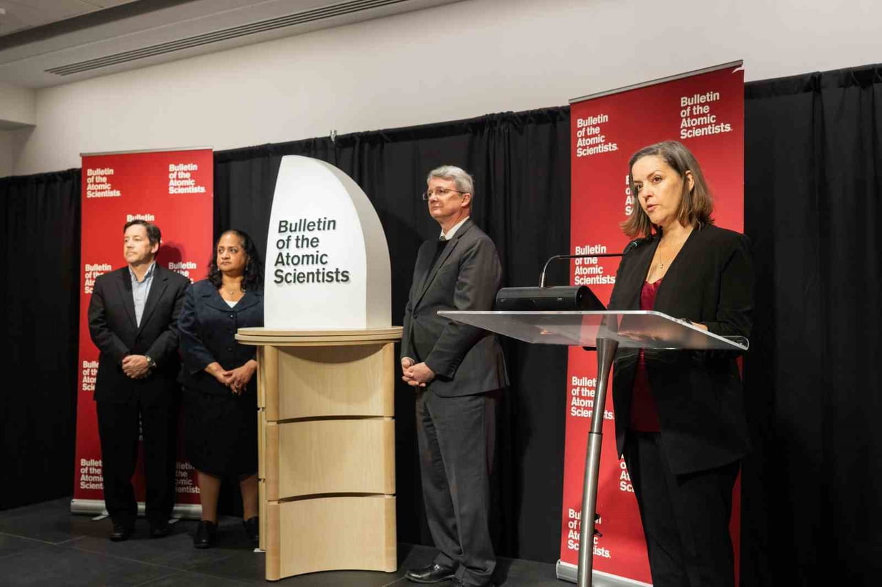 KIYAMET GÜNÜ SAATİ GECE YARISINA BUGÜNE KADARKİ EN YAKIN KONUMDA