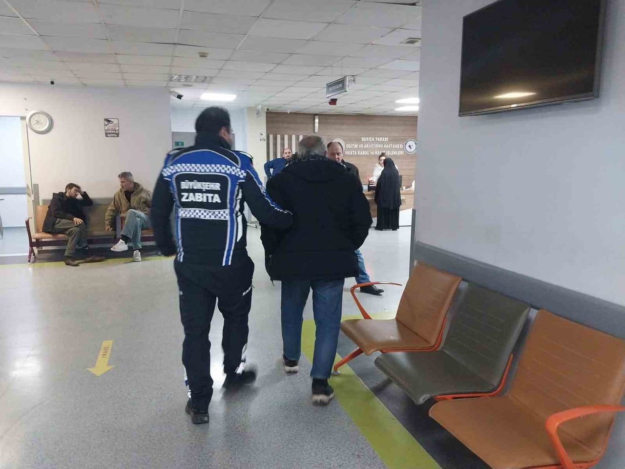 KOCAELİ'DE BELEDİYE EKİPLERİ, HAFTA SONU ETKİLİ OLAN KIŞ ŞARTLARINDA TRAFİK DÜZENİ VE...