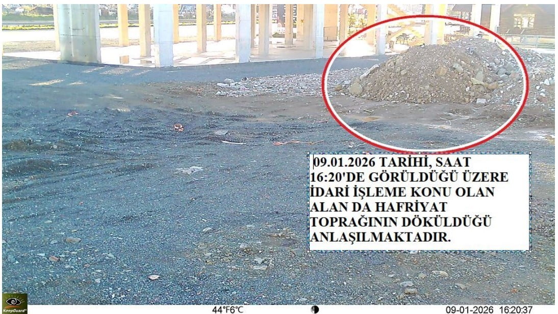 KOCAELİ'DE BOŞ ARAZİYE İZİNSİZ HAFRİYAT DÖKTÜĞÜ FOTO-KAPAN SİSTEMİYLE TESPİT EDİLEN BİR FİRMAYA 3...