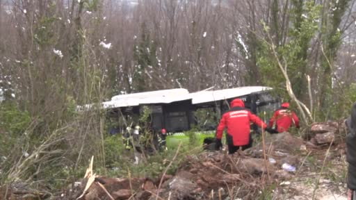 Kocaeli'de yolcu otobüsü şarampole yuvarlandı