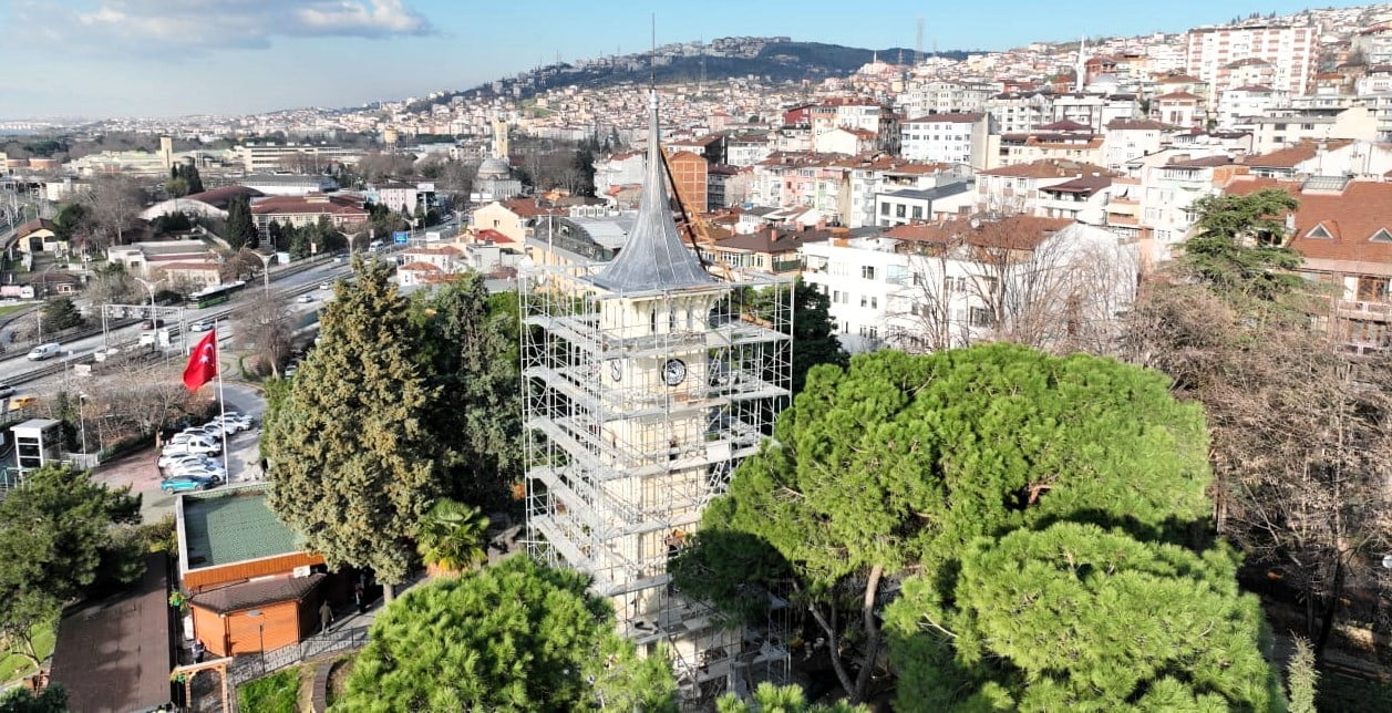 KOCAELİ'NİN İZMİT İLÇESİNDE ASLINA UYGUN RESTORE EDİLEN SAAT KULESİ, 3 TONLUK ÖZEL ENJEKSİYON...