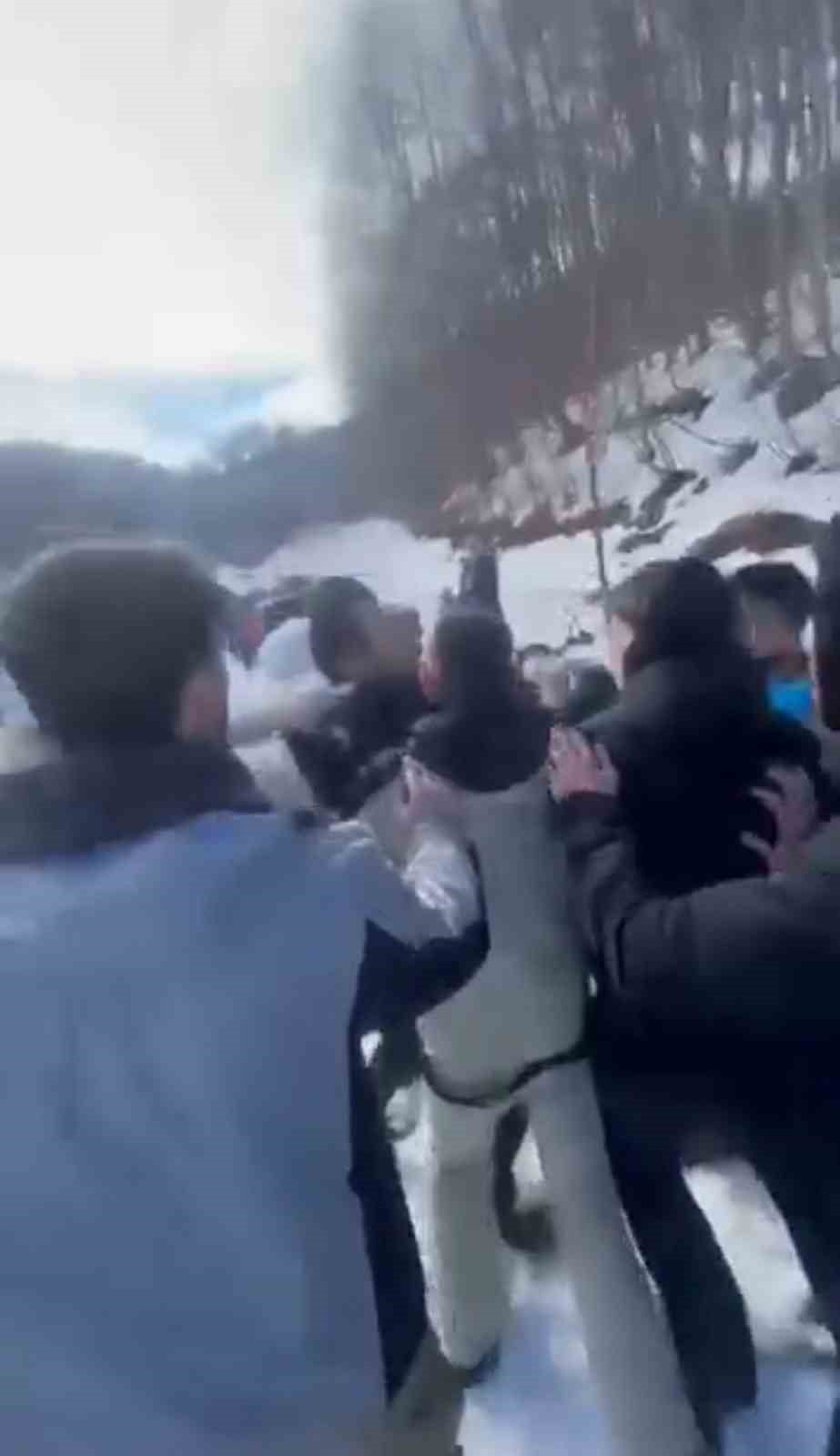 KOCAELİ'NİN TURİZM BÖLGESİ KARTEPE'DE ATV TURU DÜZENLEYEN ŞAHISLAR TARTIŞTIKLARI VATANDAŞLARA...