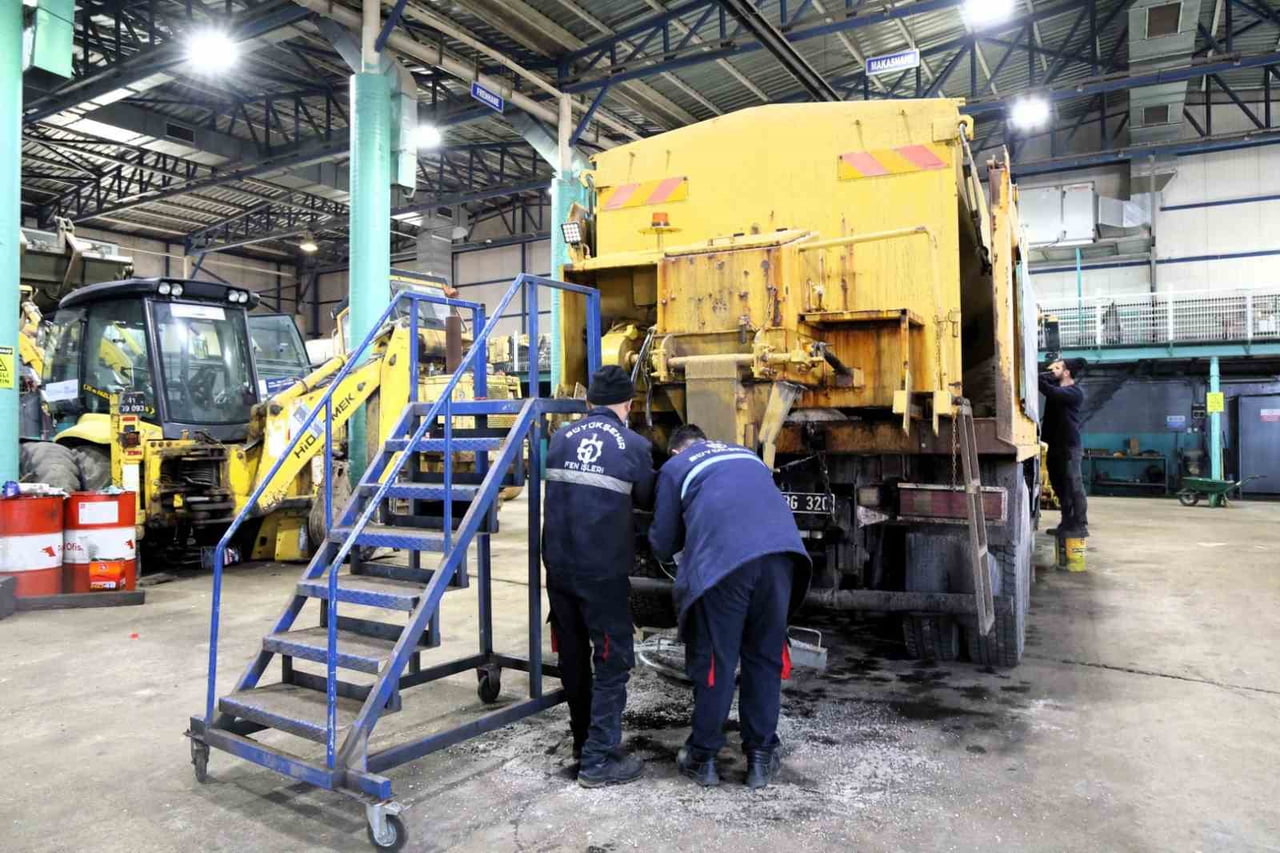 KOCAELİ BÜYÜKŞEHİR BELEDİYESİ, ZORLU KIŞ ŞARTLARINDA KULLANILAN İŞ MAKİNELERİ VE ARAÇLARIN BAKIM...