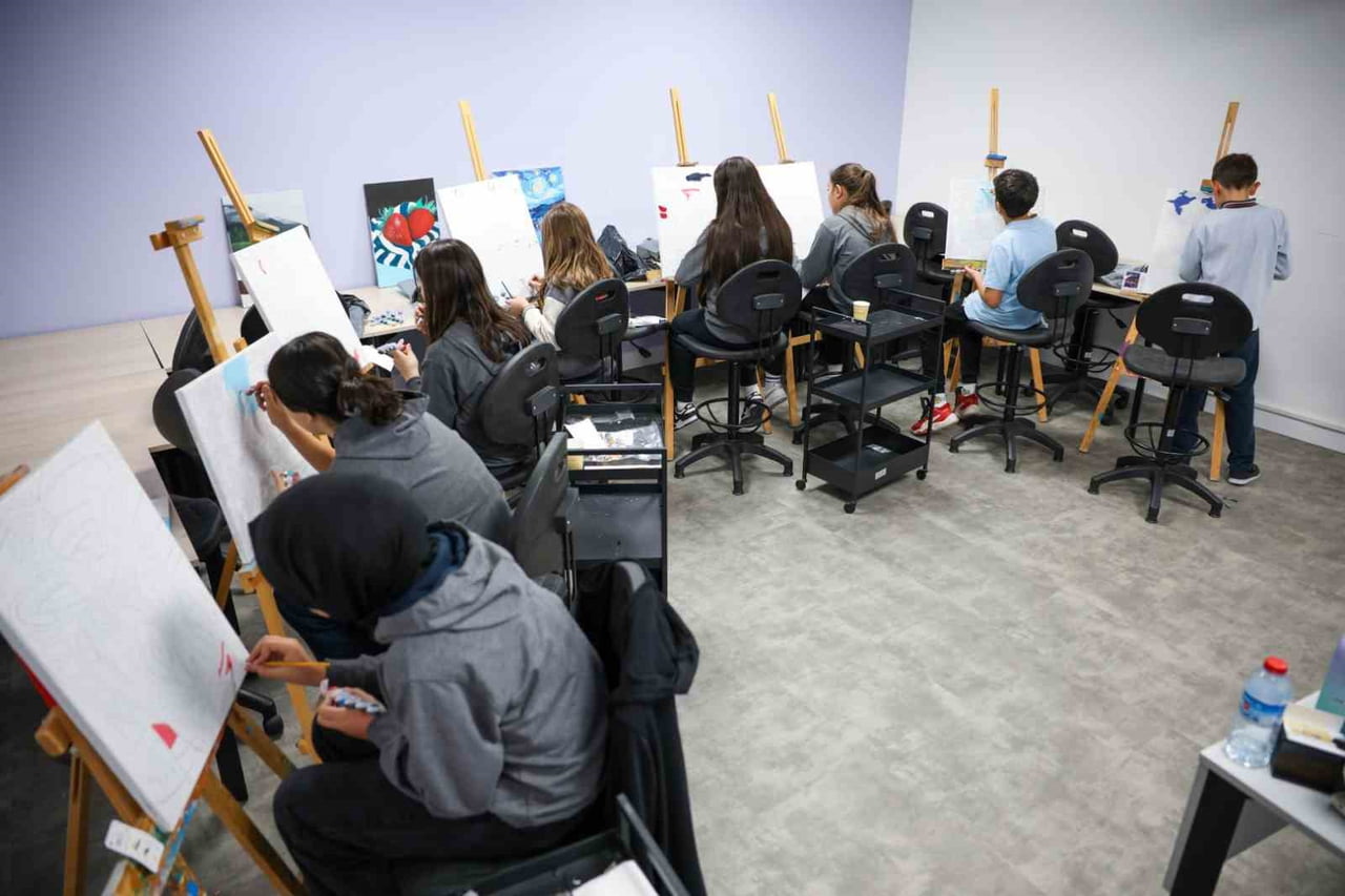 KOCAELİ’DE ATÖLYE, ETKİNLİK, GEZİ VE SOSYAL SORUMLULUK PROJELERİ İLE GENÇLERİN İHTİYAÇLARINI TEK...