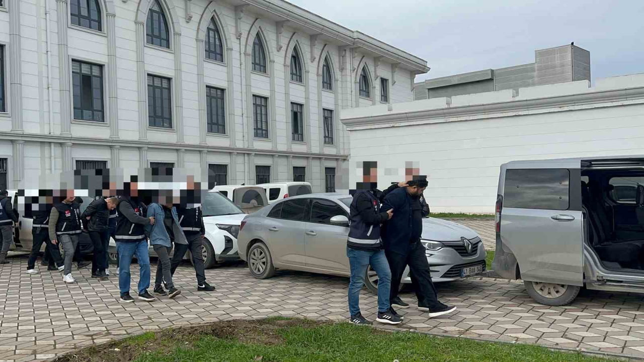 KOCAELİ’DE DOKTOR VE İŞ İNSANINA YÖNELİK SİLAHLI SALDIRI PLANININ DEŞİFRE EDİLMESİYLE DÜZENLENEN...