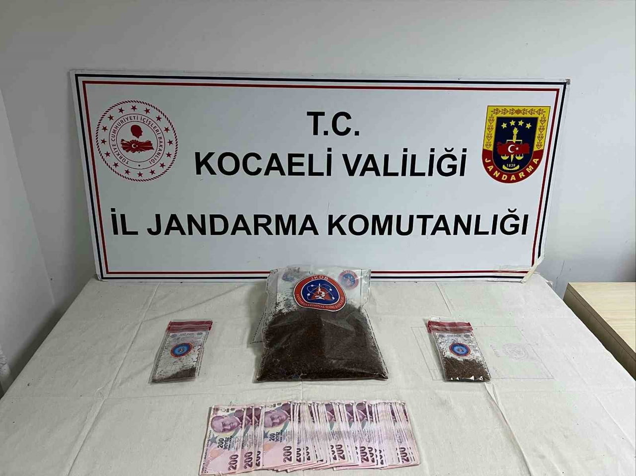 KOCAELİ İL EMNİYET MÜDÜRLÜĞÜ VE İL JANDARMA KOMUTANLIĞI TARAFINDAN İL GENELİNDE UYUŞTURUCU VE...