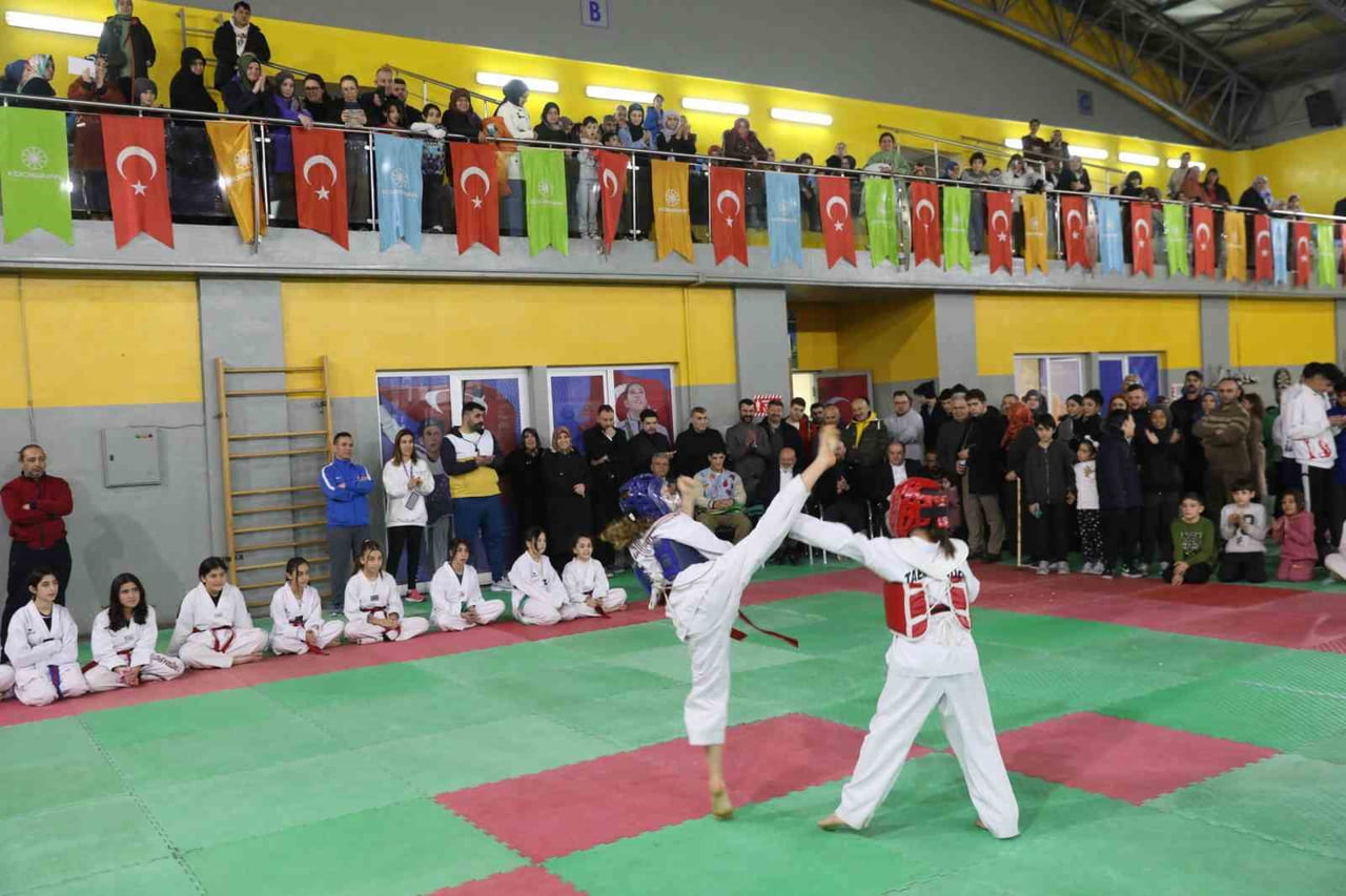 KOCASİNAN BELEDİYESİ SPOR KULÜBÜ SPORCULARI, ALANYA’DA DÜZENLENEN BÜYÜKLER DOĞU GRUBU TAEKWONDO...