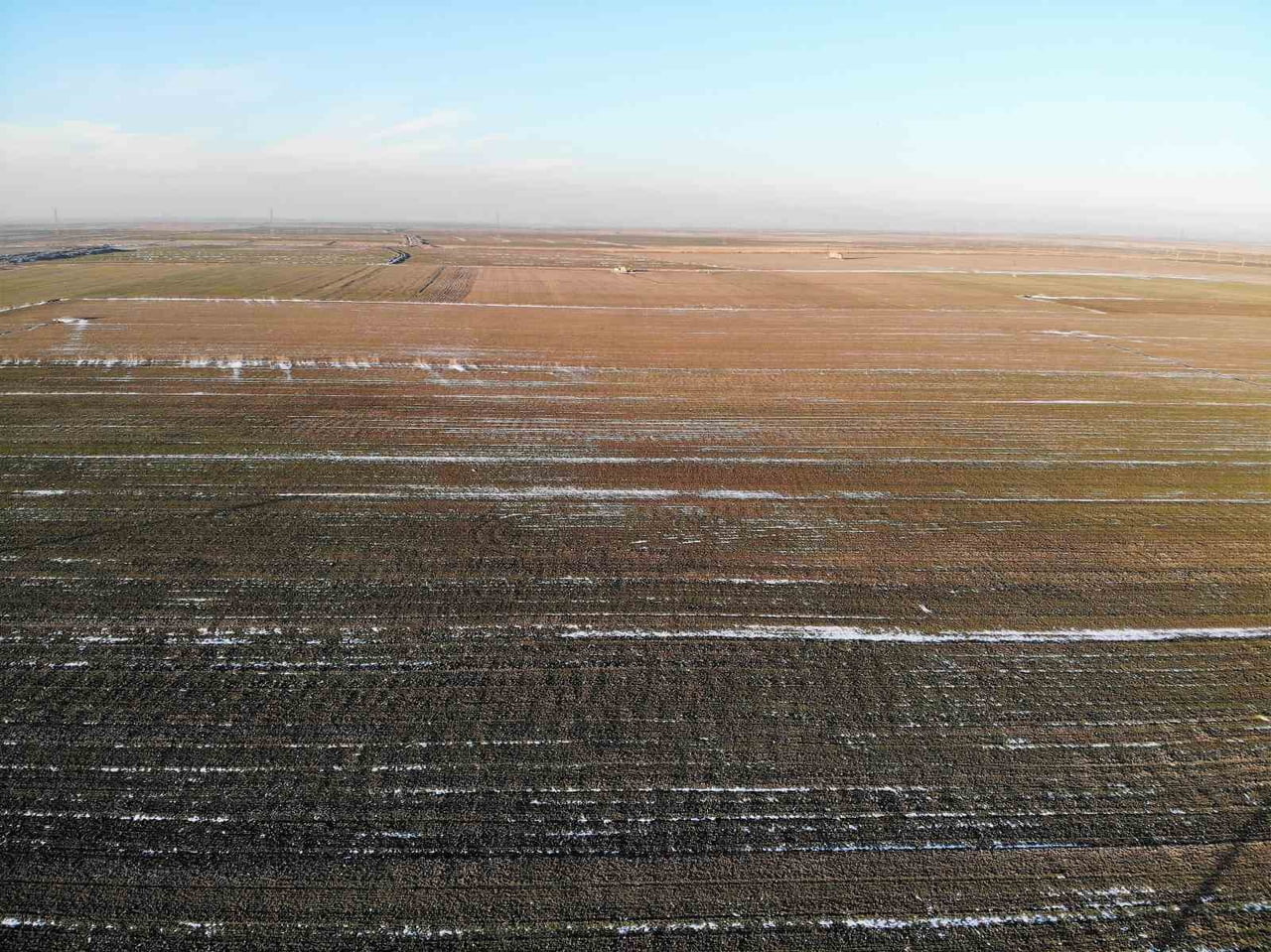 KONYA'DA KAR YAĞIŞLARININ BAZI İLÇELERDE ETKİLİ OLMASINA RAĞMEN ŞEHİR MERKEZİNE YAKIN BÖLGELERDE...